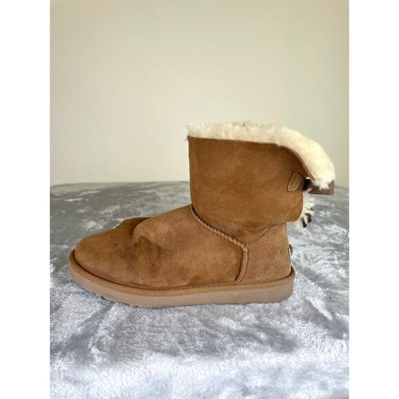 Ugg Womens Boots Sz 8 Mini Bailey Bow Suede Chestnut Slip On Sheepskin Brown - Picture 2 of 10